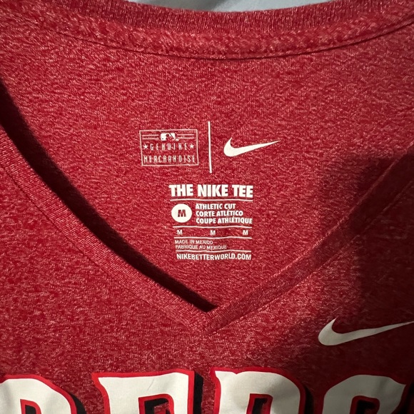 Cincinnati Reds Women’s tshirt - Picture 2 of 3